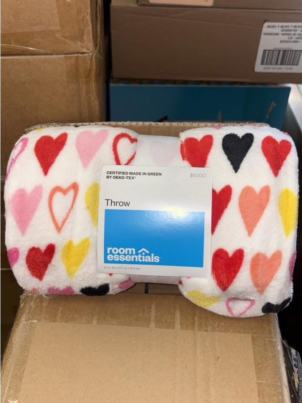5/$10 Room Essentials Multicolor Heart Plush Throw Blanket - White Base